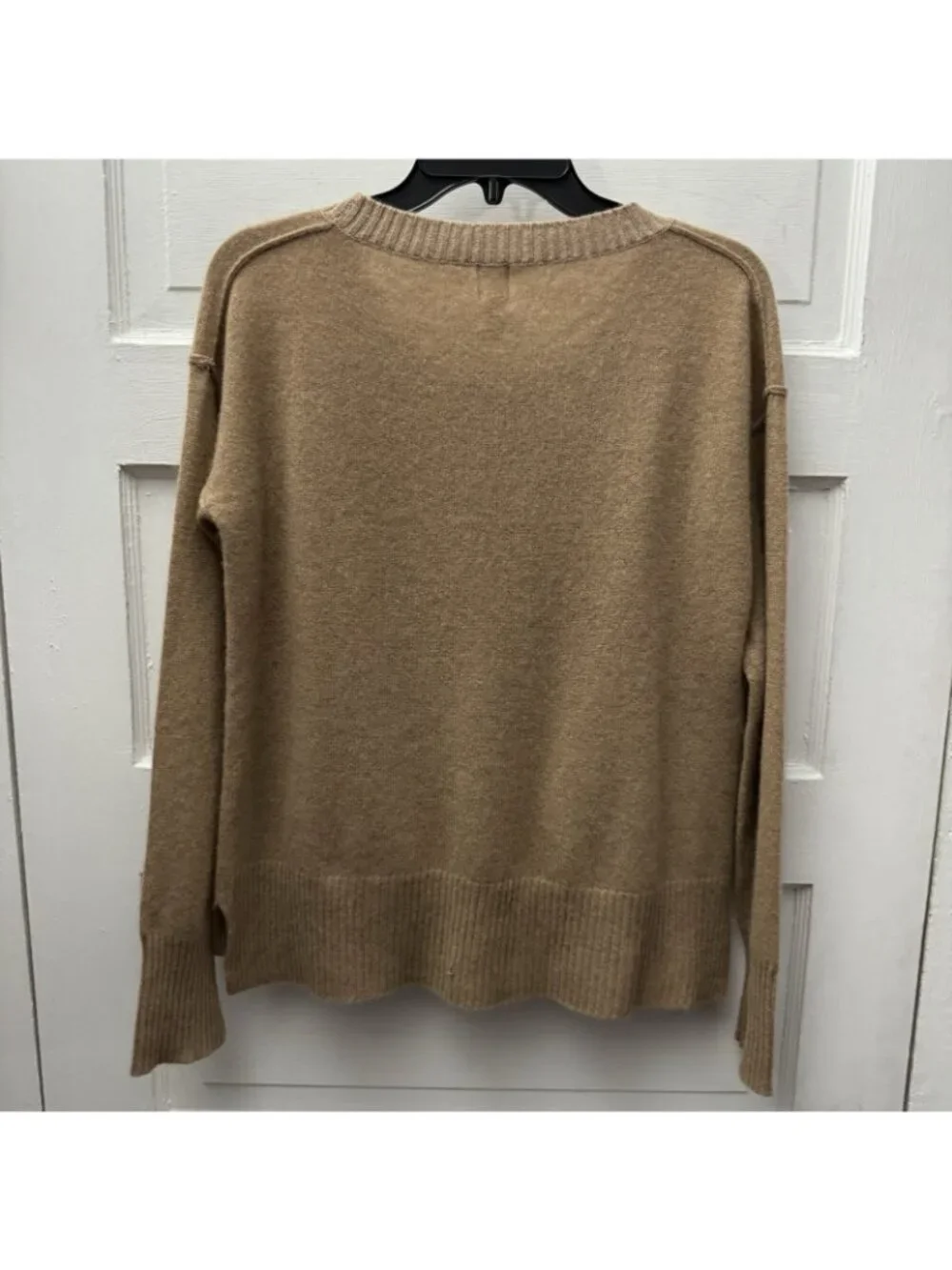 Maison Jules 100% Cashmere Sweater Tan Pocket Pullover Women’s M FLAWED - Picture 6 of 9